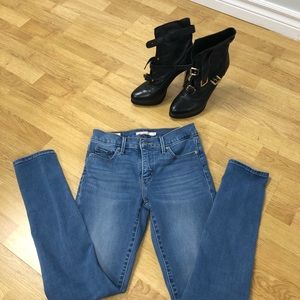 Levi’s jean’s 26 women